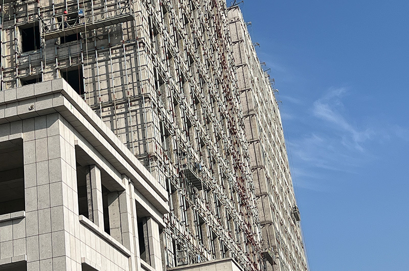 Andamisuspende de gran altura: una solución rentable para edificios altos